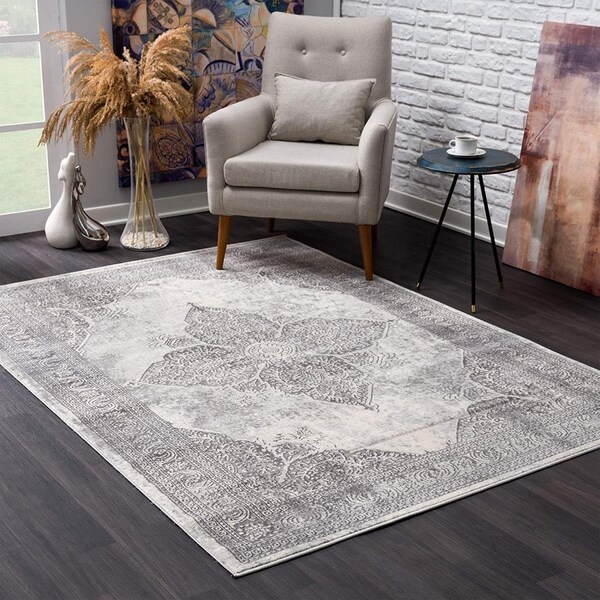 Homeroots 4 x 6 ft. Gray Distressed Medallion Area Rug 390085 - main